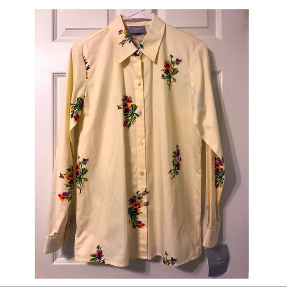 Liz Claiborne Tops - 🌸3 For 20!🌸 Liz Claiborne Floral Button Down